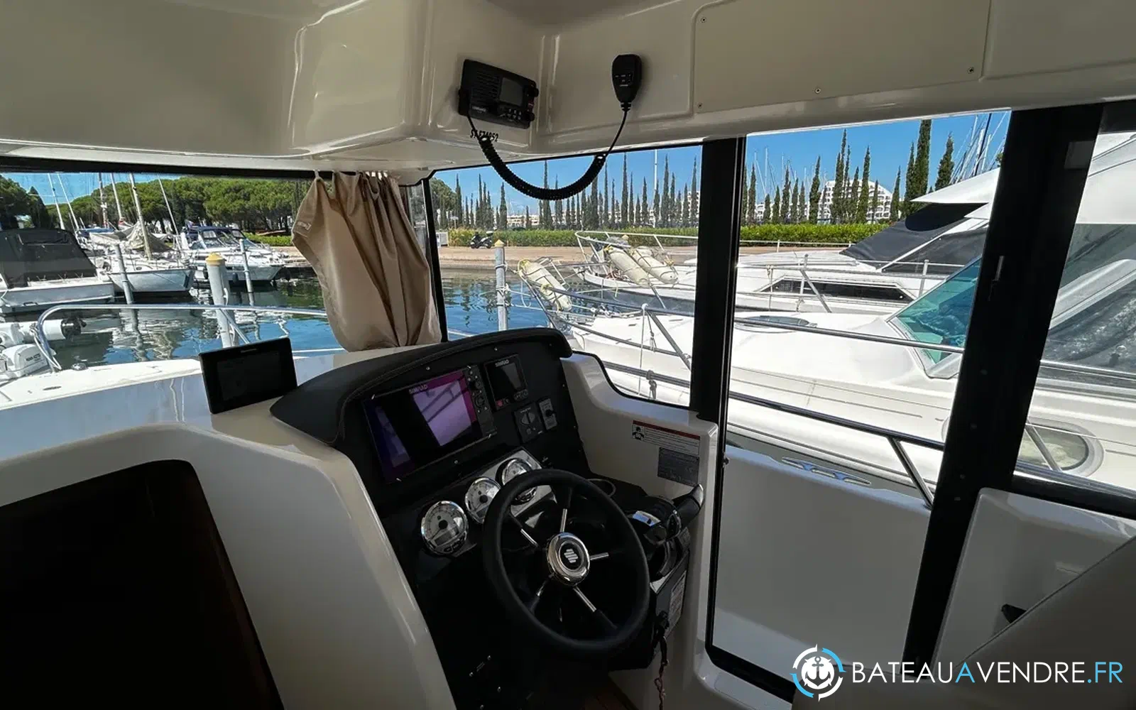slider 18 Quicksilver 905 Pilothouse