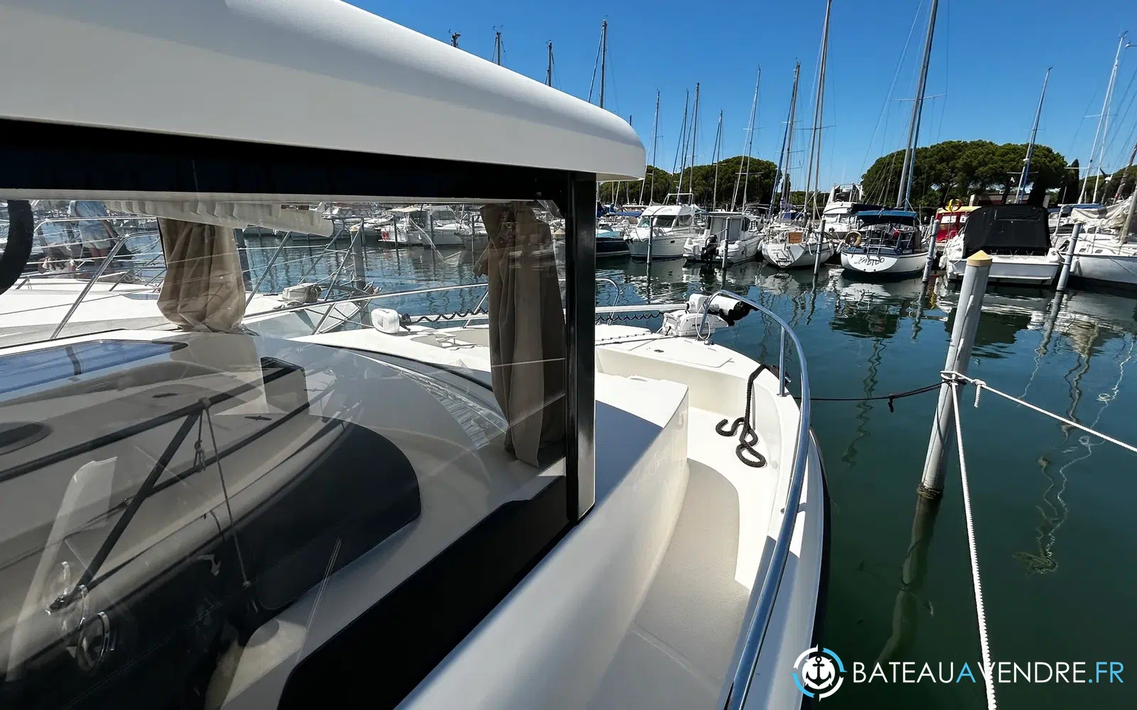 slider 6 Quicksilver 905 Pilothouse