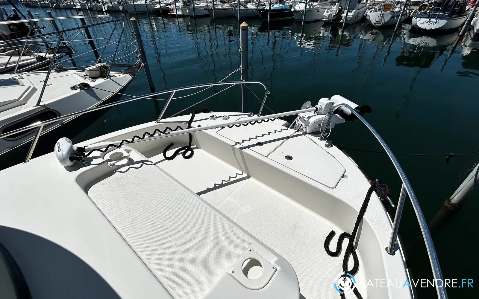 slider 7 Quicksilver 905 Pilothouse