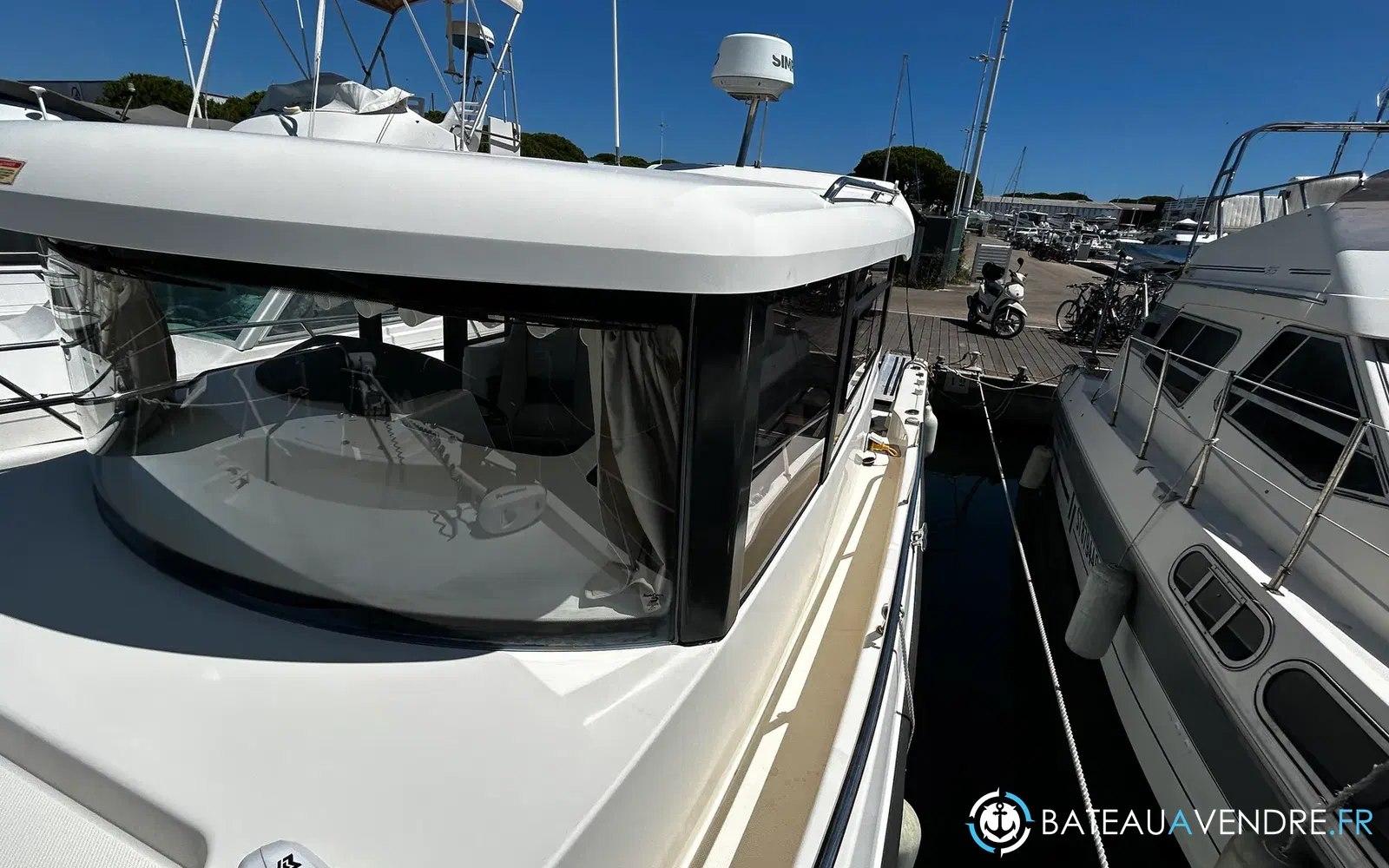 slider 8 Quicksilver 905 Pilothouse