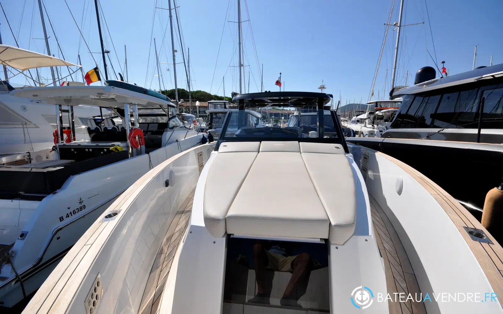 slider 10 Fjord 44 Open