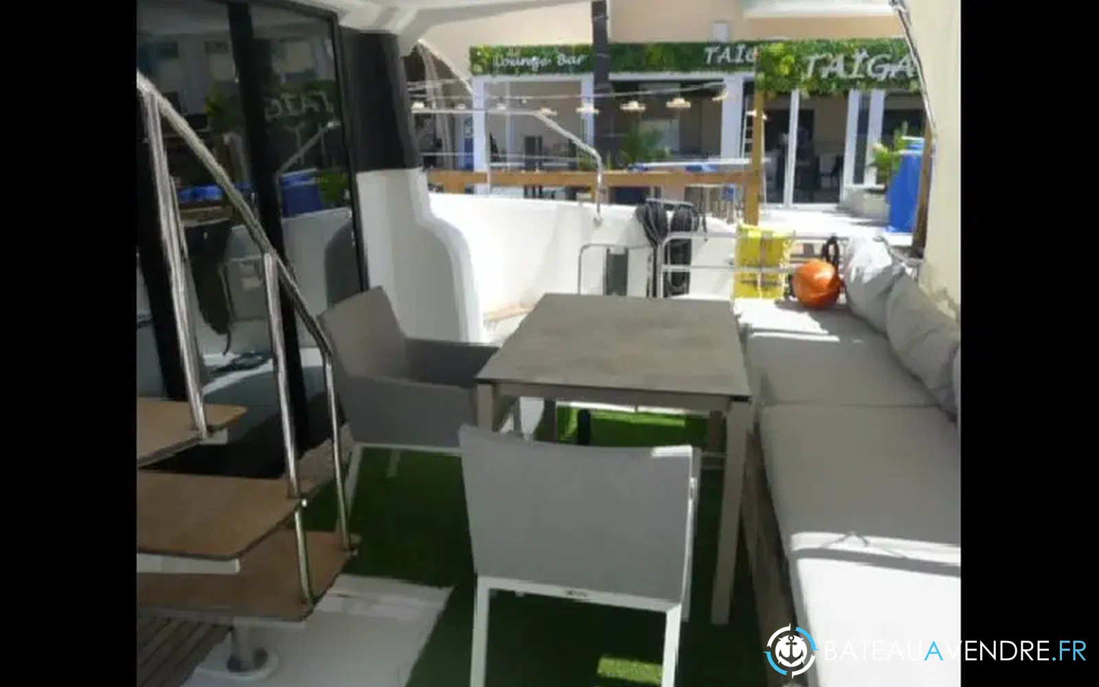 slider 15 Fountaine Pajot My 40