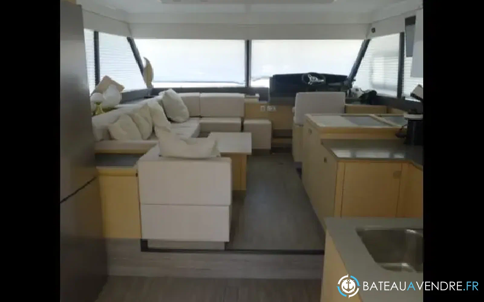 slider 16 Fountaine Pajot My 40