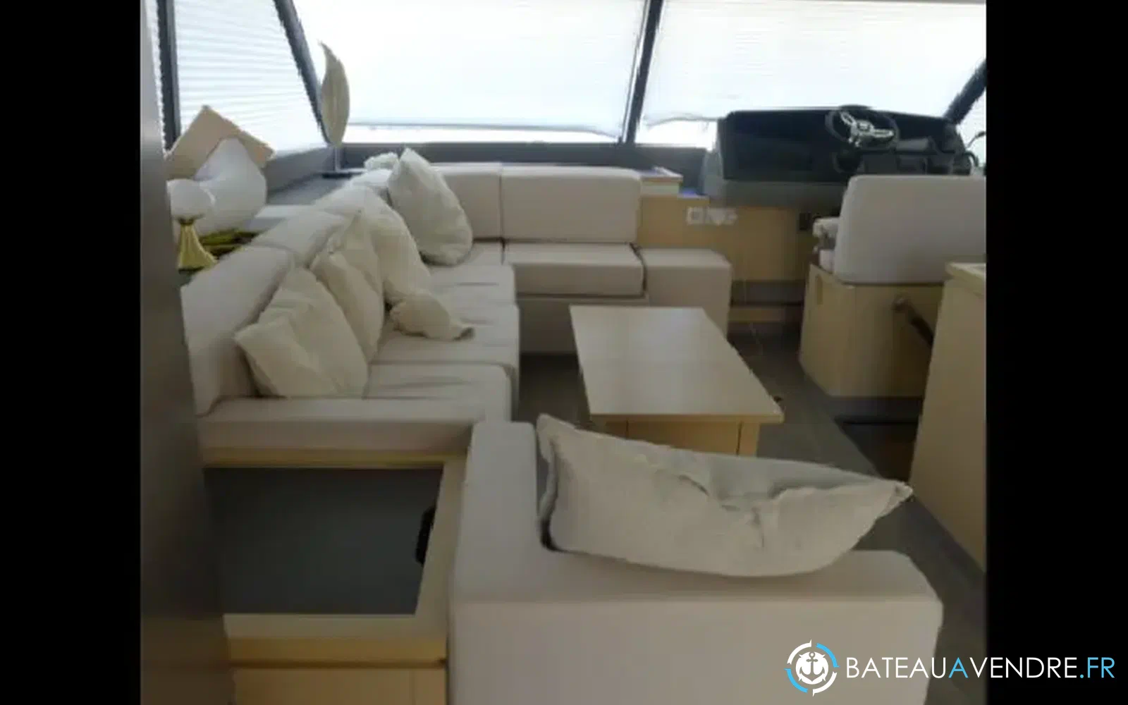 slider 17 Fountaine Pajot My 40