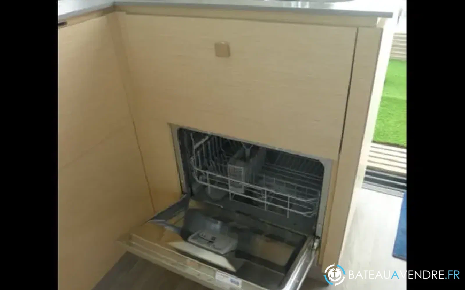 slider 22 Fountaine Pajot My 40