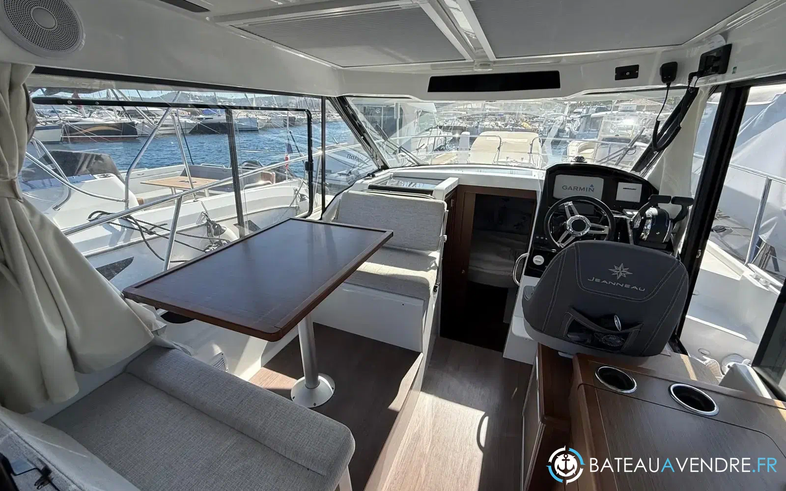 slider 10 Jeanneau Merry Fisher 895