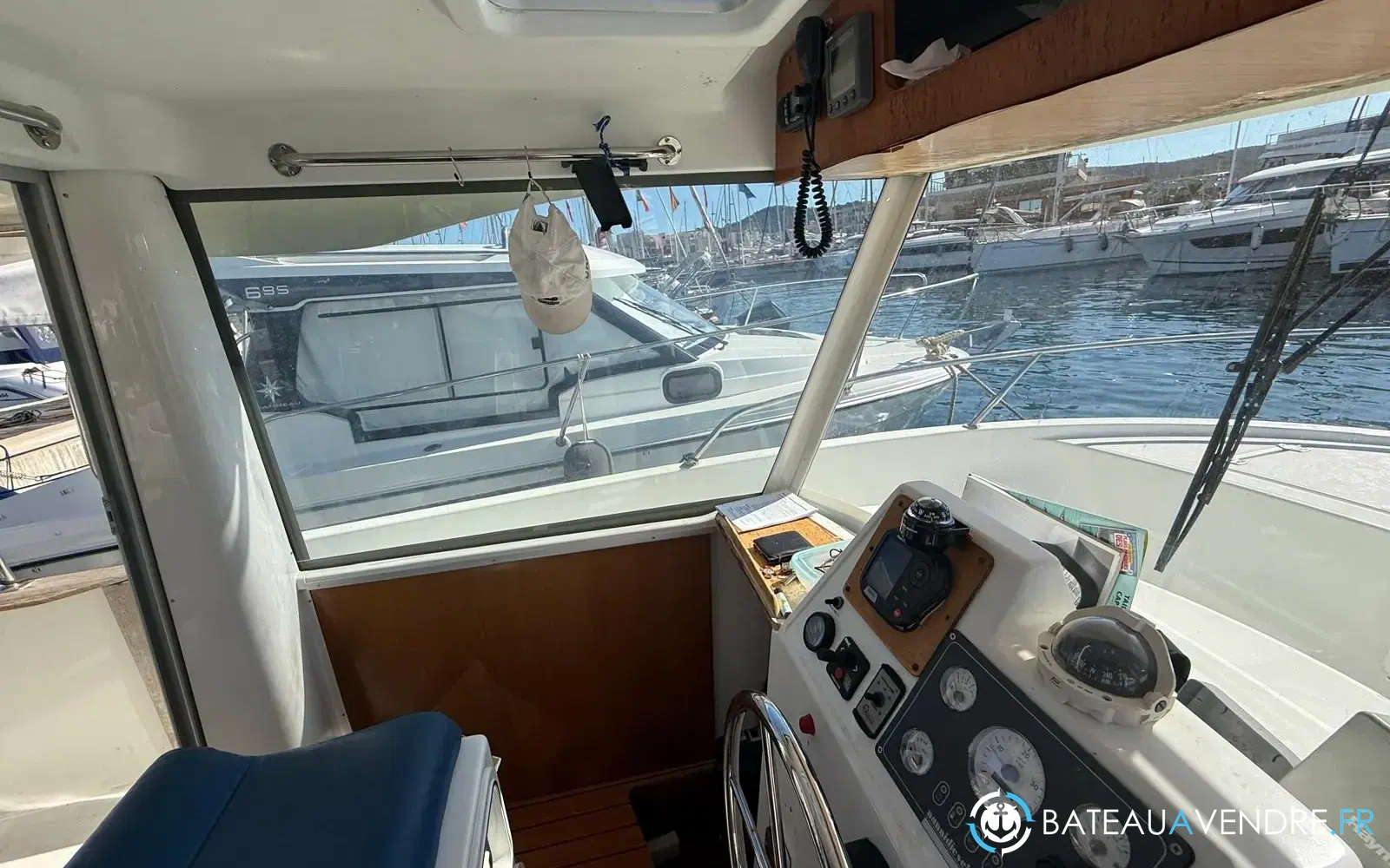 slider 9 Beneteau Antares 700 Fishing