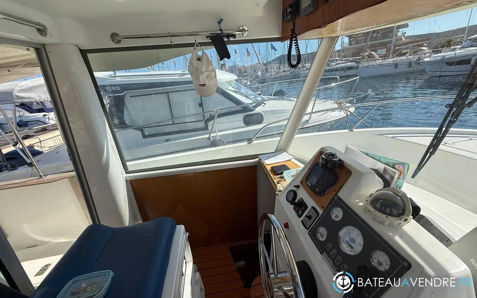 slider 10 Beneteau Antares 700 Fishing