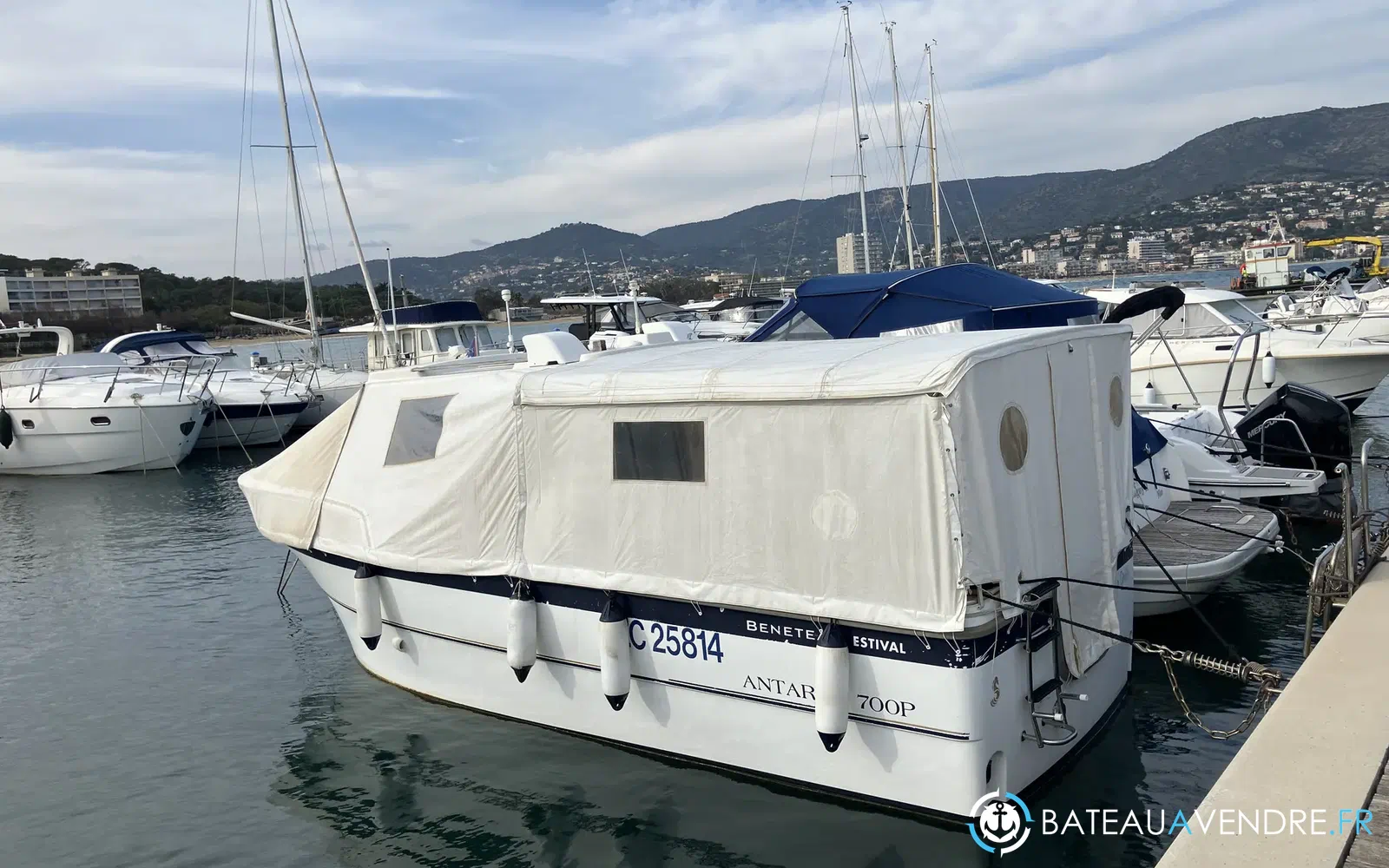 slider 17 Beneteau Antares 700 Fishing