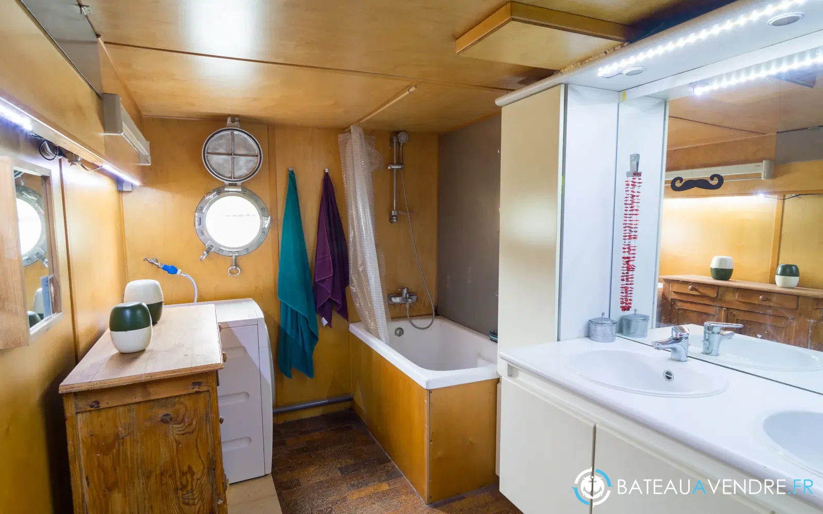 slider 12 Bateau Logement FREYCINET 3 cabines + log mariner