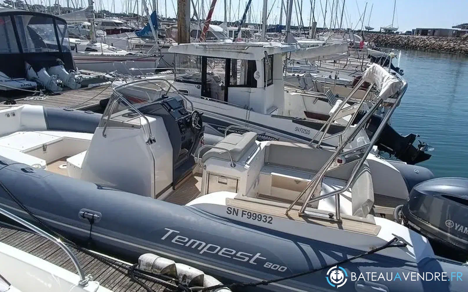 slider 0 Capelli Tempest 800