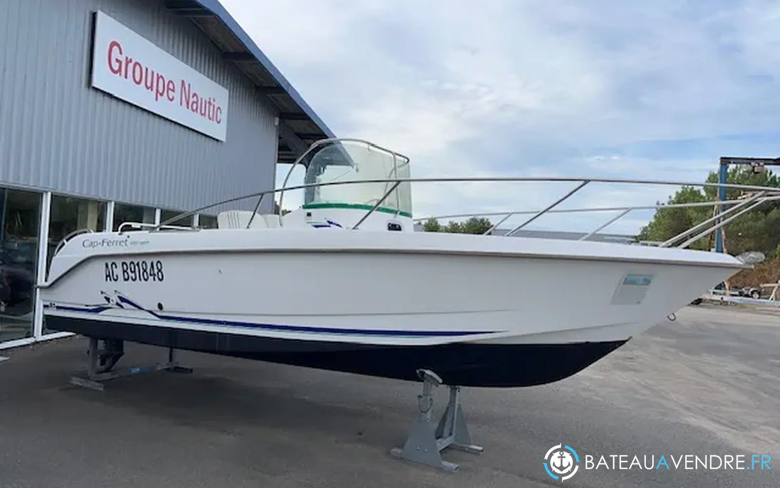 slider 10 B2 Marine Cap Ferret 650