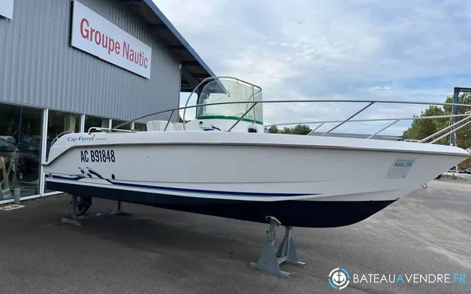 slider 0 B2 Marine Cap Ferret 650