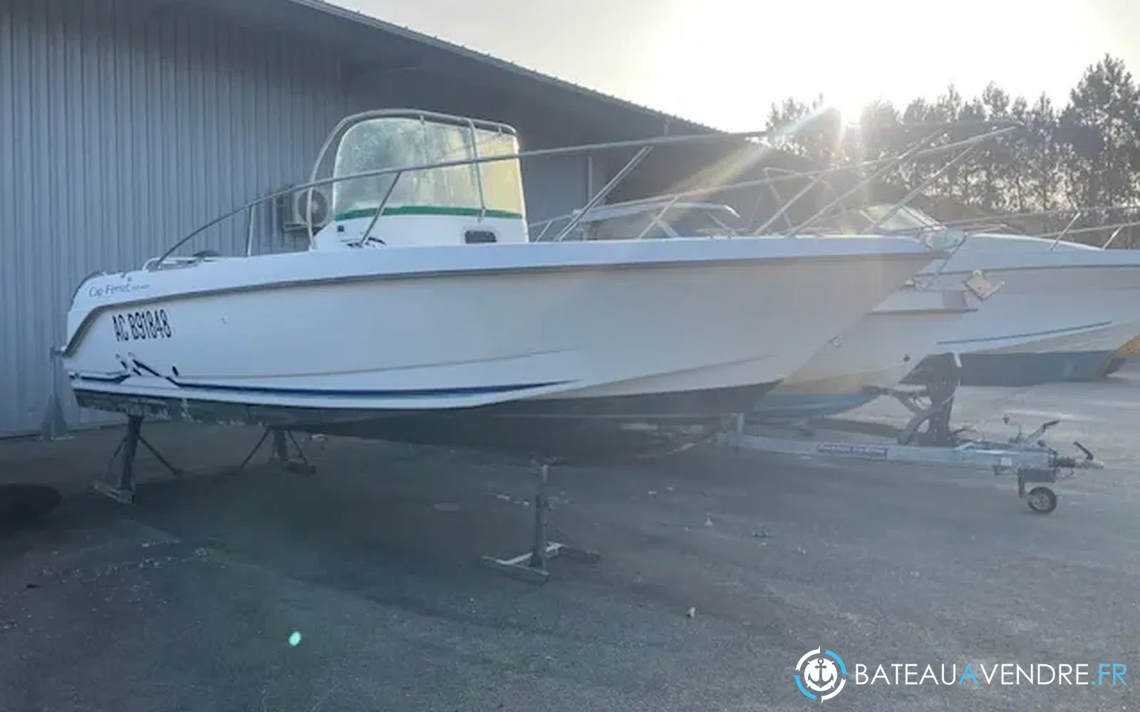 slider 4 B2 Marine Cap Ferret 650