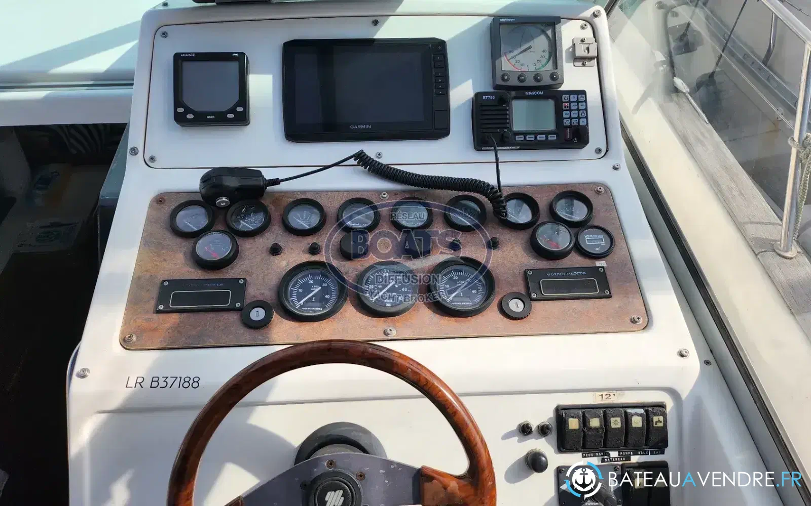 slider 8 Beneteau Ombrine 900