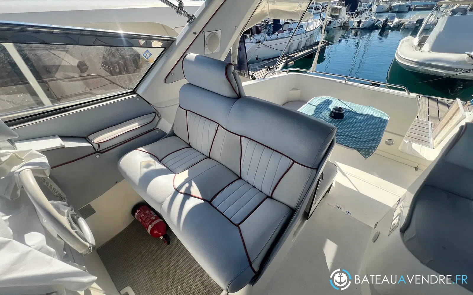 slider 12 Sealine 328