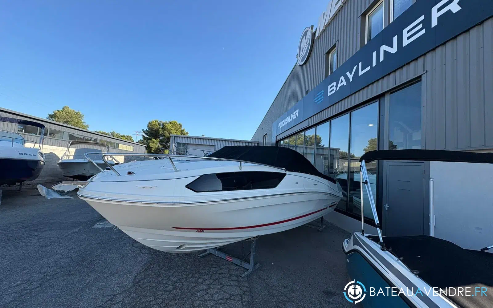 slider 1 Bayliner VR6 Cuddy