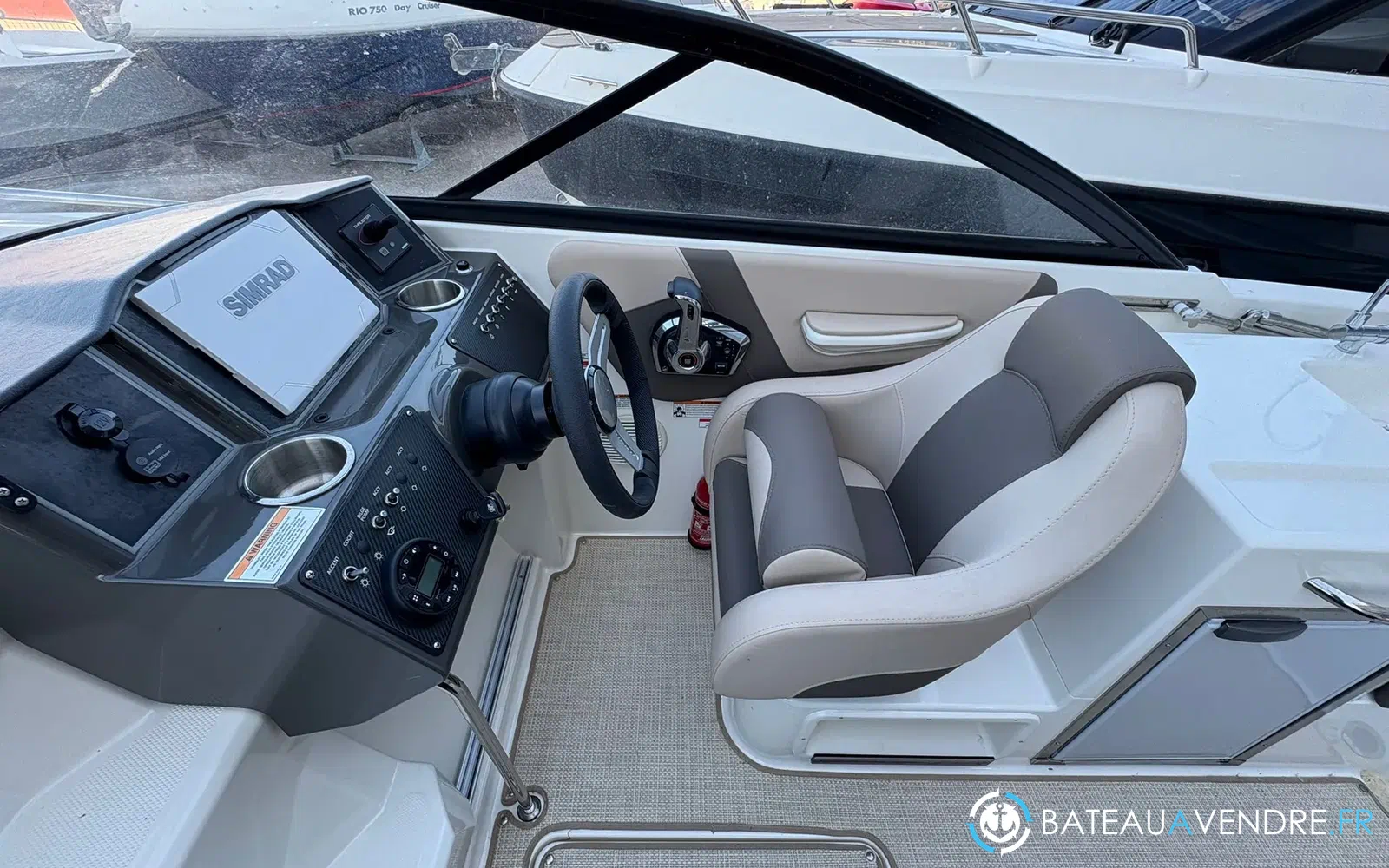 slider 3 Bayliner VR6 Cuddy