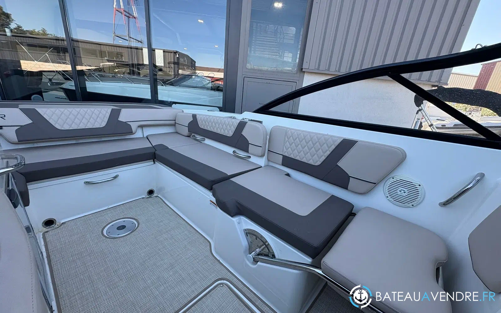slider 4 Bayliner VR6 Cuddy