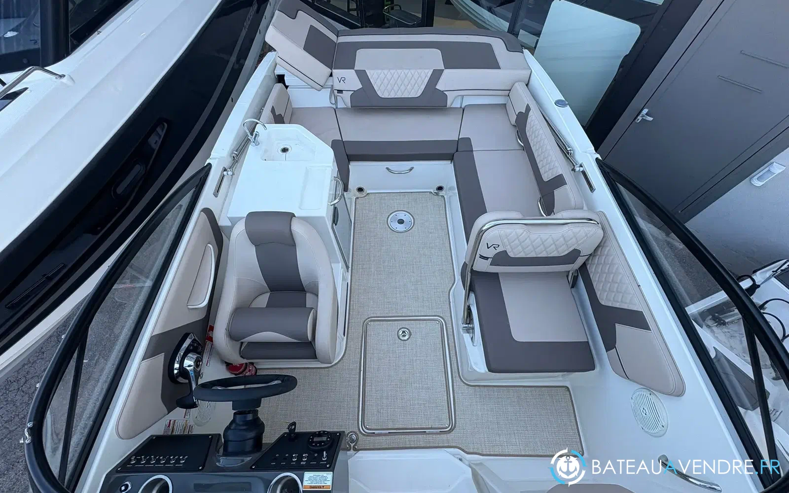 slider 5 Bayliner VR6 Cuddy