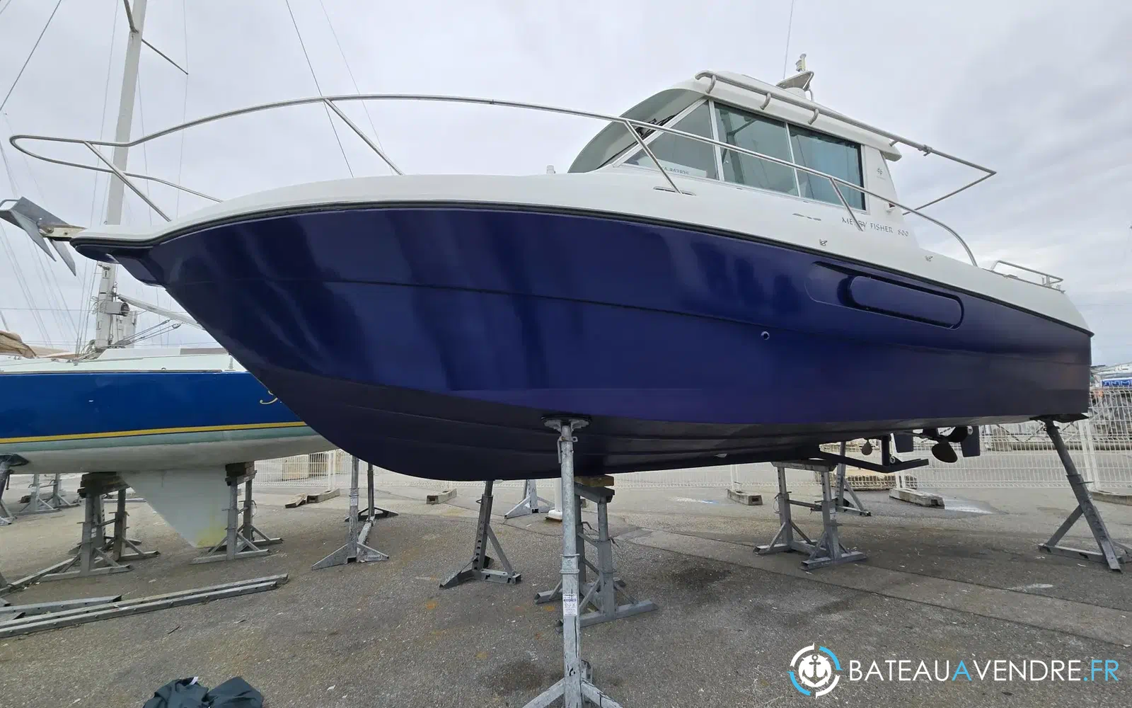 slider 0 Jeanneau Merry Fisher 800