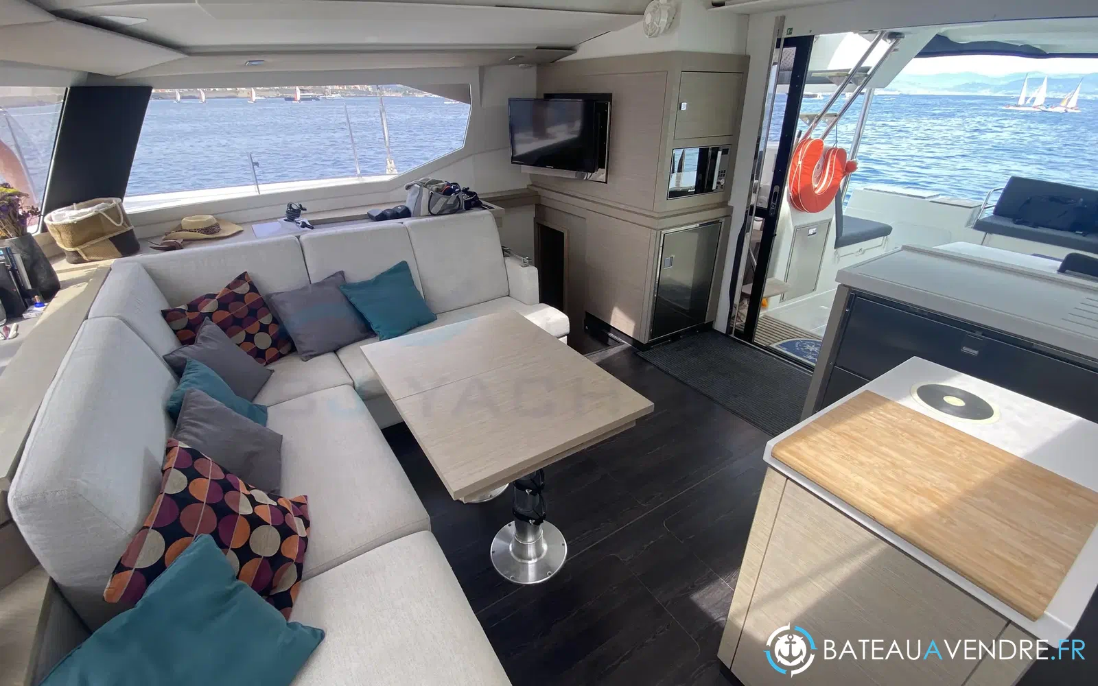 slider 9 Fountaine Pajot Saona 47