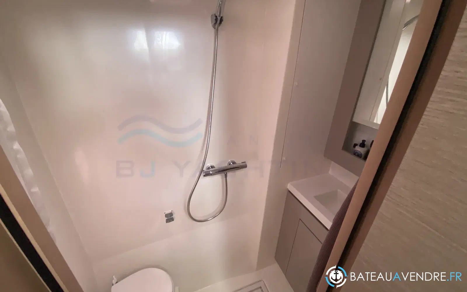 slider 17 Fountaine Pajot Saona 47