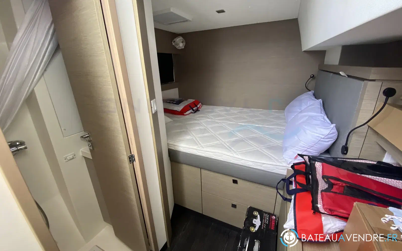 slider 21 Fountaine Pajot Saona 47