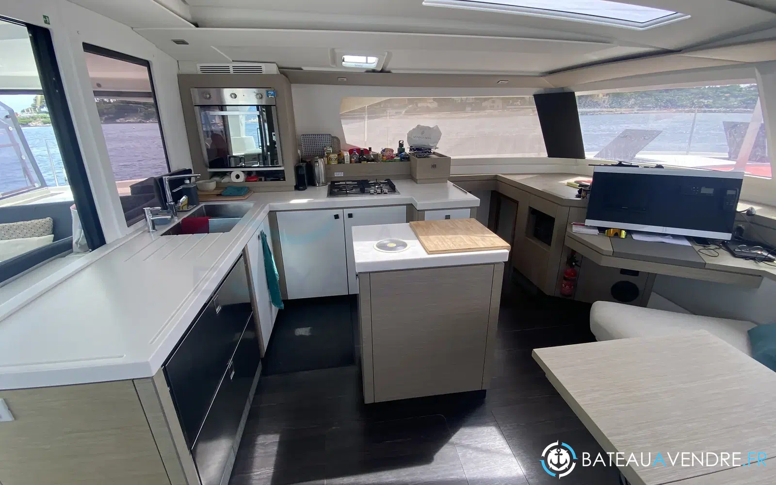 slider 8 Fountaine Pajot Saona 47
