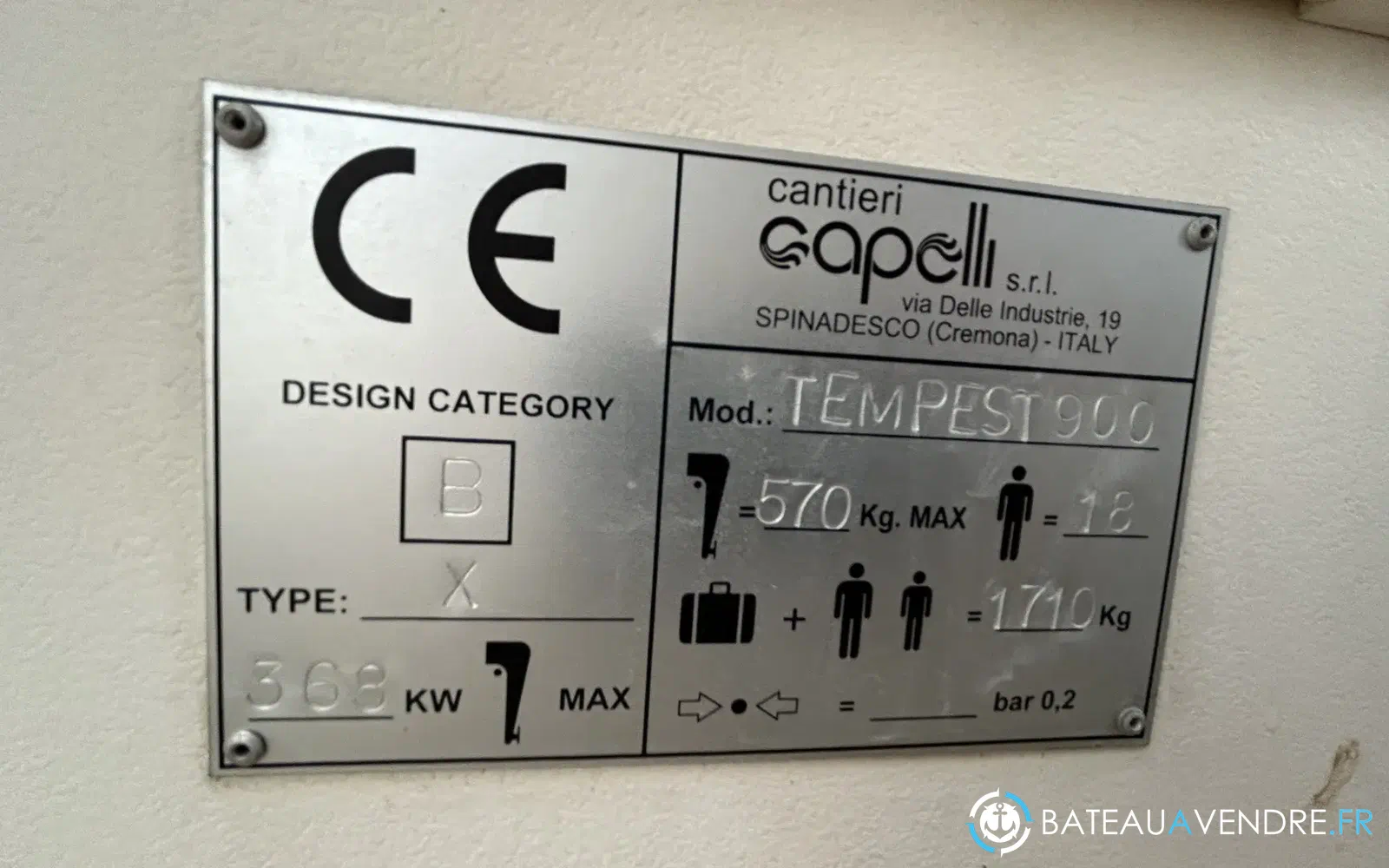 slider 13 Capelli Tempest 900 WA