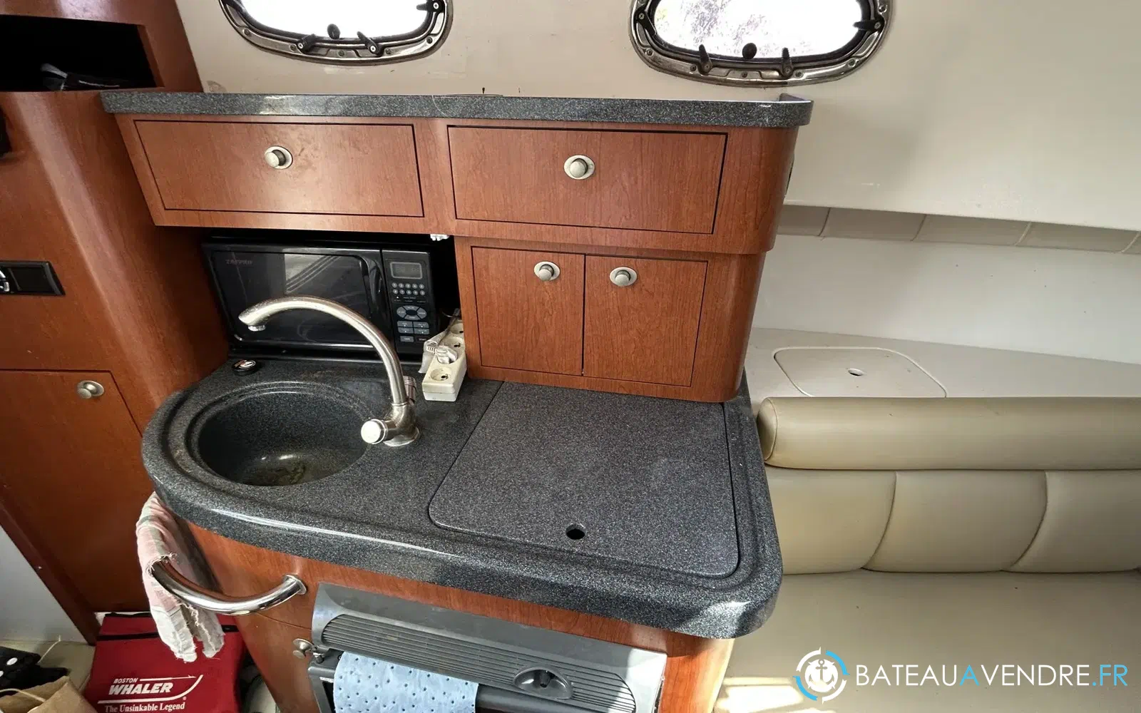 slider 9 Boston Whaler 305 Conquest