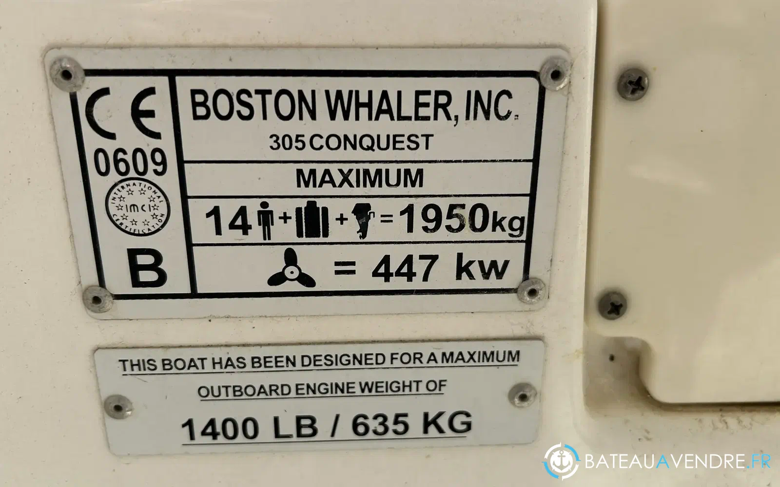 slider 12 Boston Whaler 305 Conquest