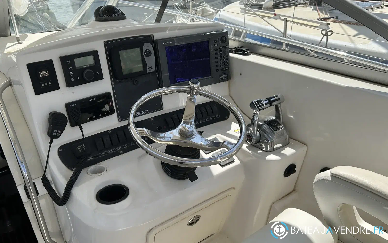 slider 1 Boston Whaler 305 Conquest