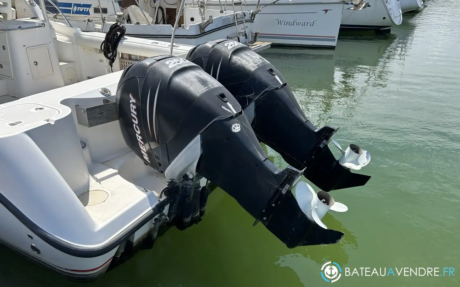 slider 4 Boston Whaler 305 Conquest
