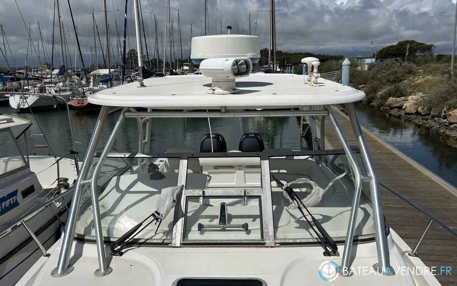 slider 6 Boston Whaler 305 Conquest