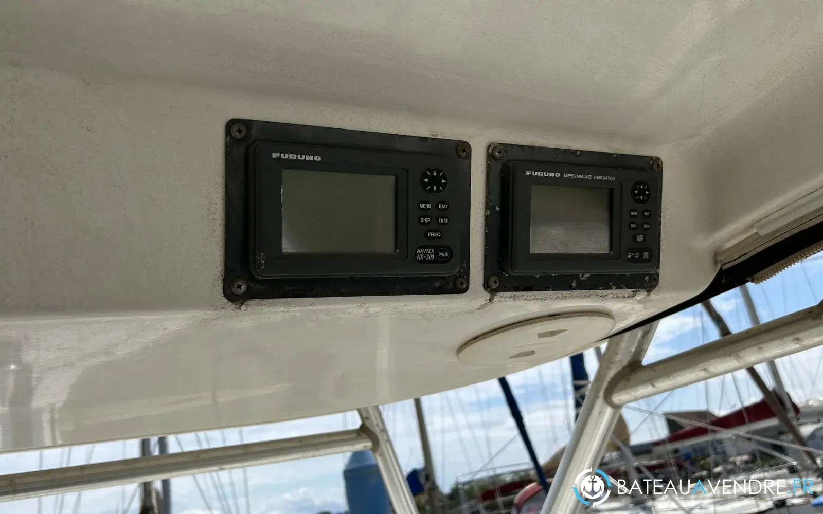 slider 7 Boston Whaler 305 Conquest