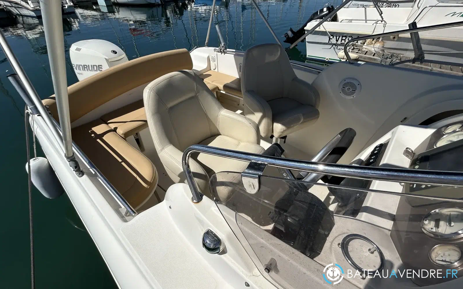 slider 2 Jeanneau Cap Camarat 715 WA