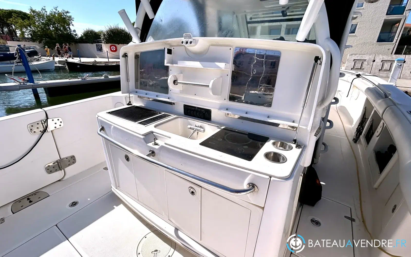 slider 4 Boston Whaler 370 Outrage