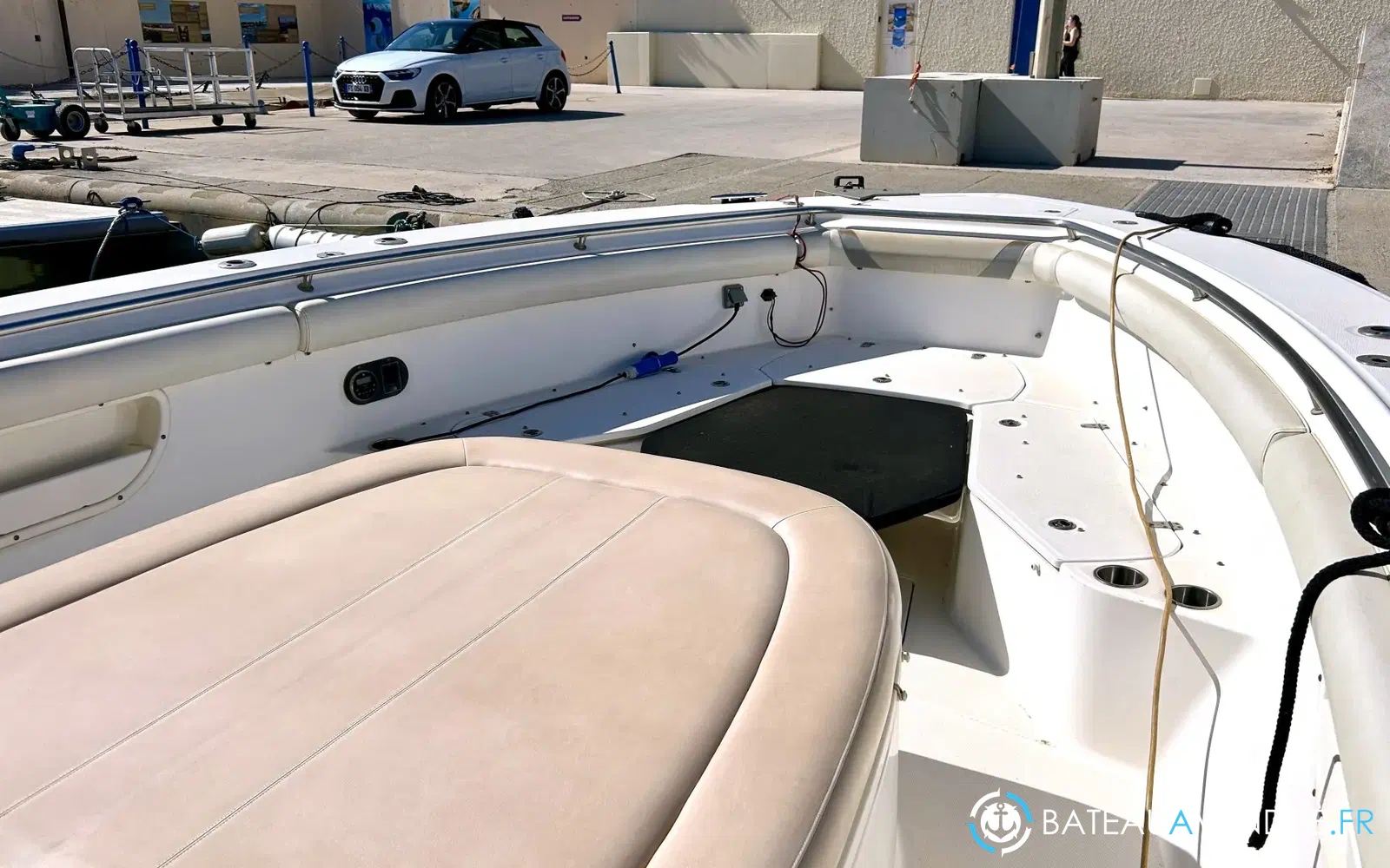 slider 7 Boston Whaler 370 Outrage