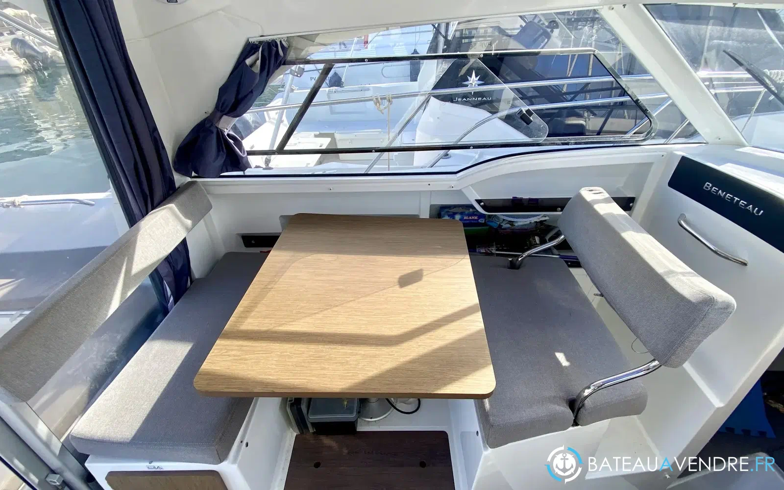 slider 9 Beneteau Antares 8 OB