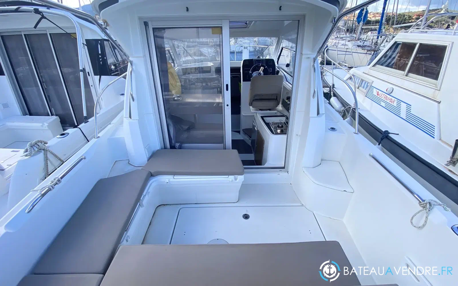 slider 2 Beneteau Antares 8 OB