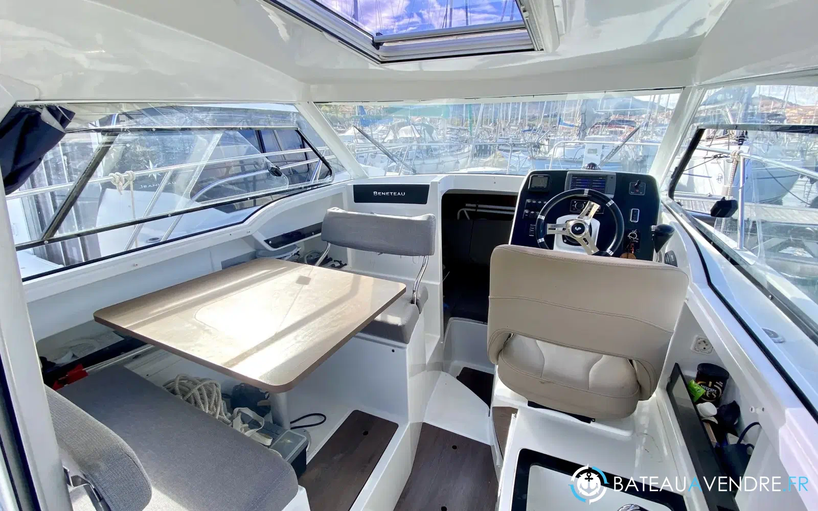 slider 5 Beneteau Antares 8 OB