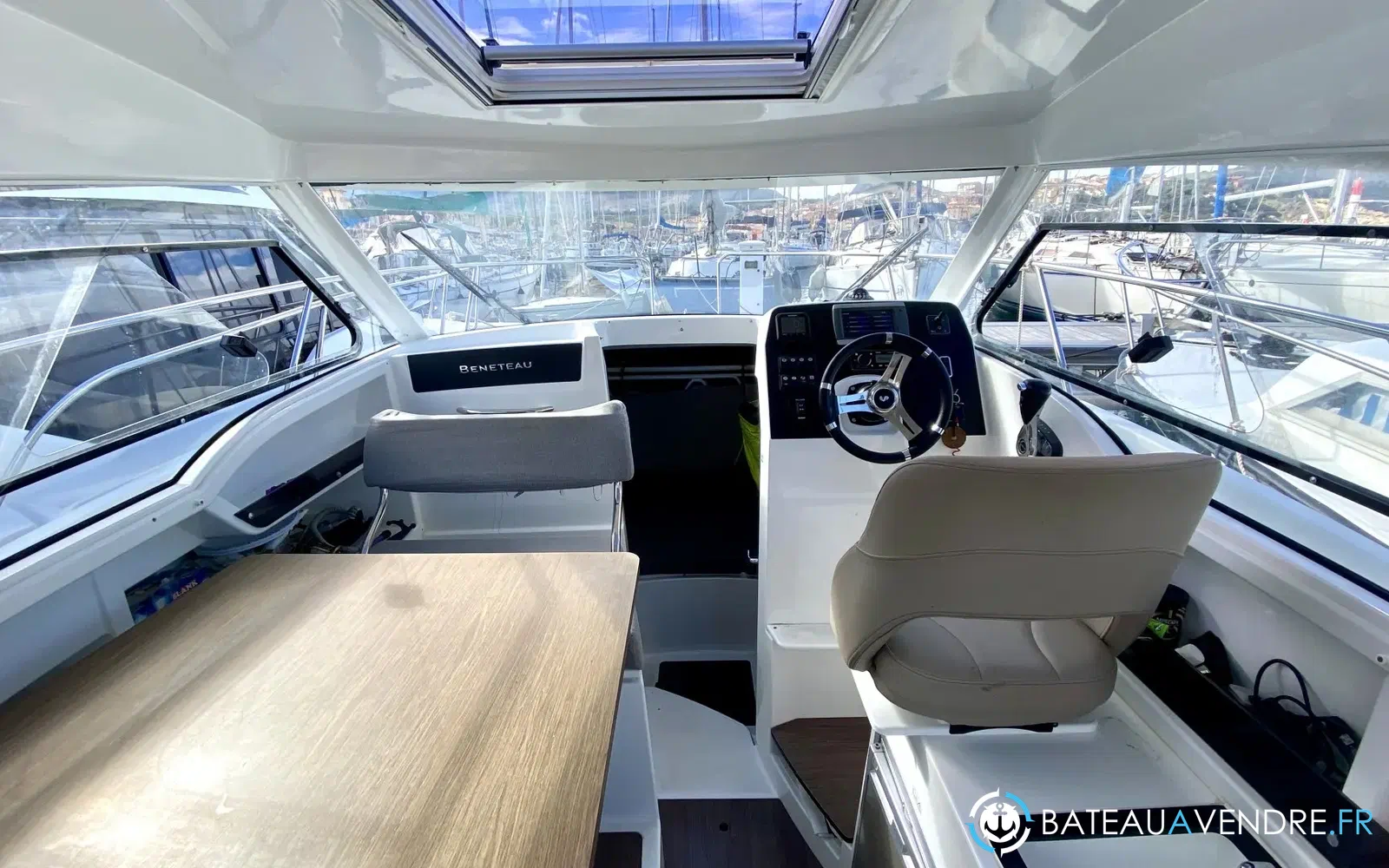 slider 6 Beneteau Antares 8 OB