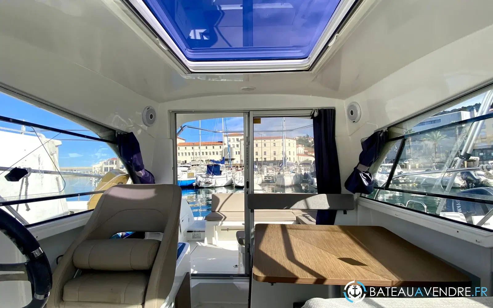slider 8 Beneteau Antares 8 OB