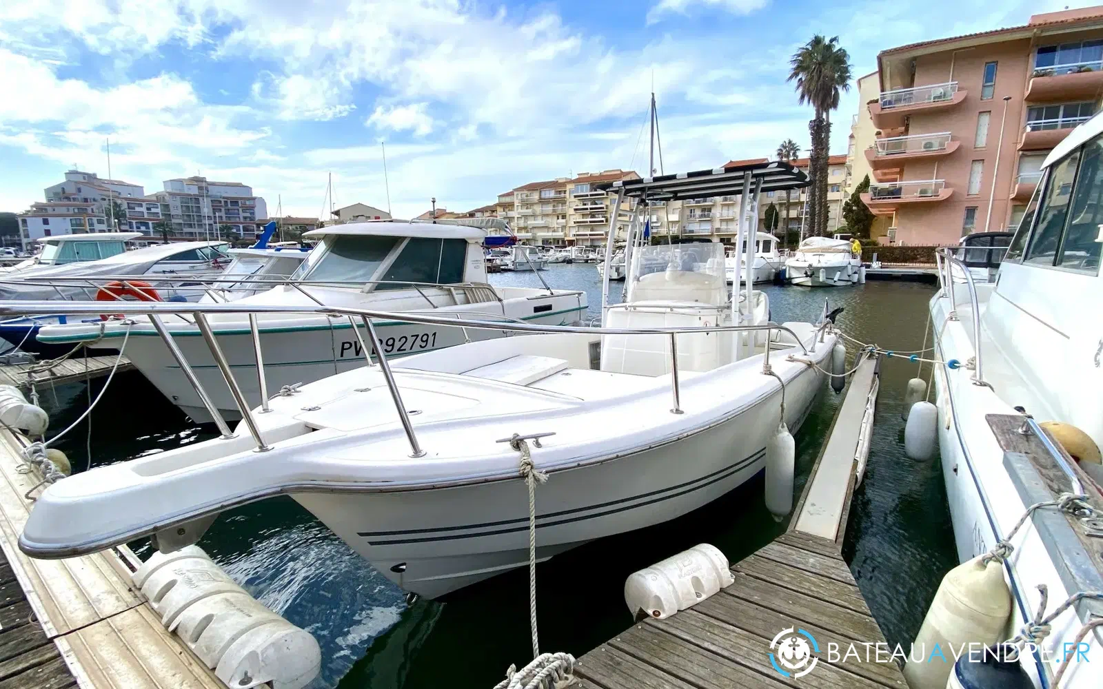 slider 4 Kelt White Shark 225