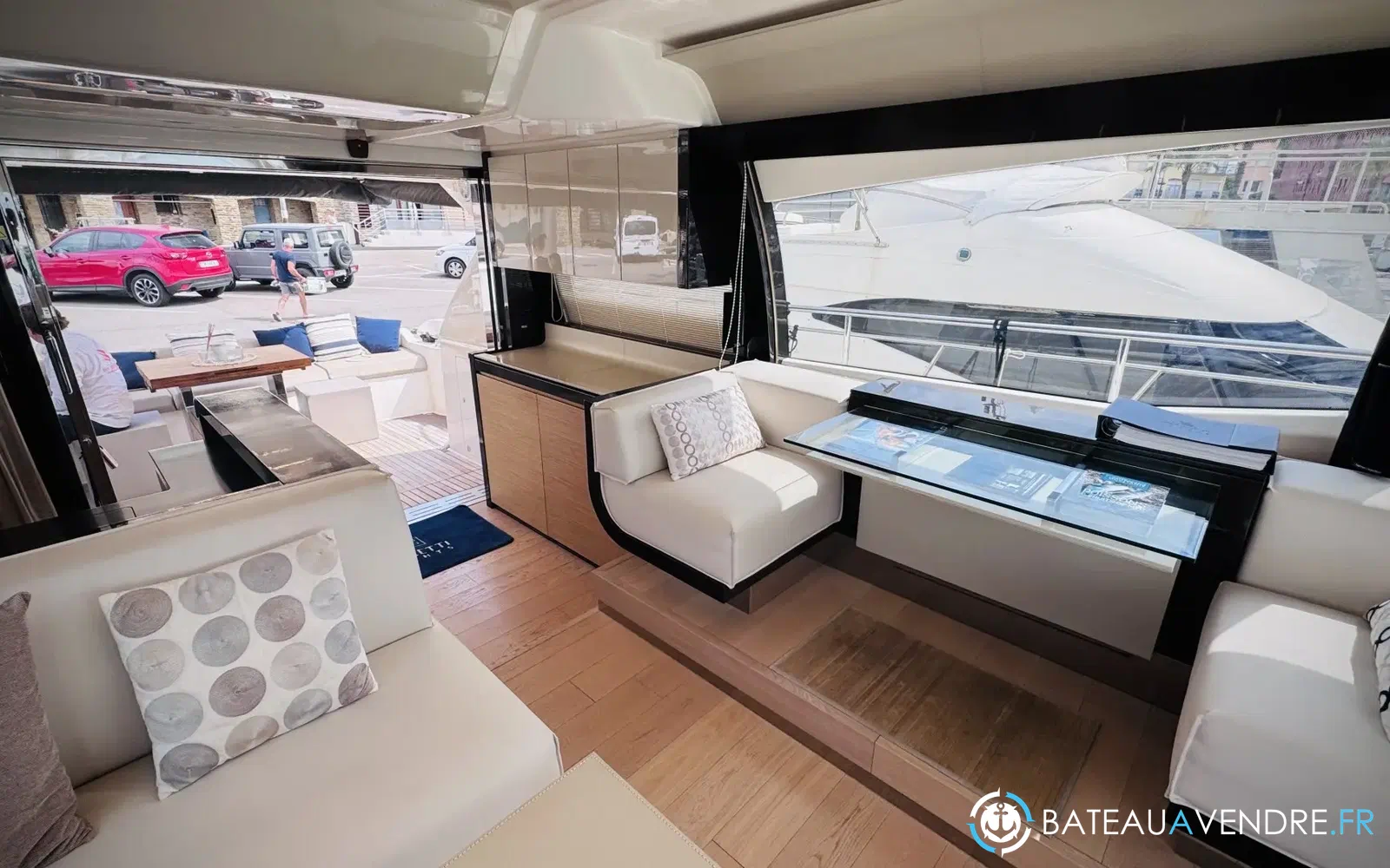 slider 9 Ferretti 550