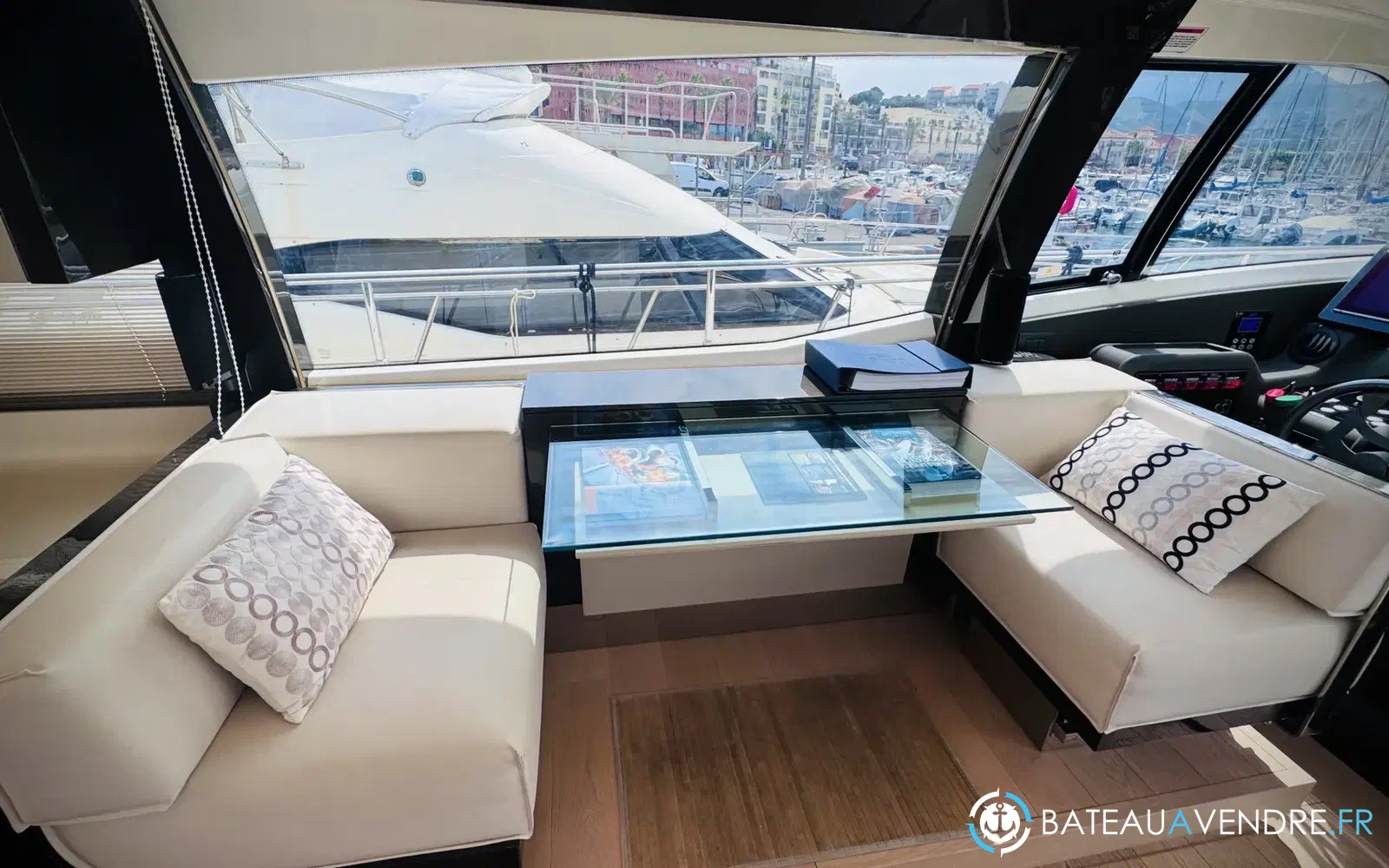 slider 14 Ferretti 550