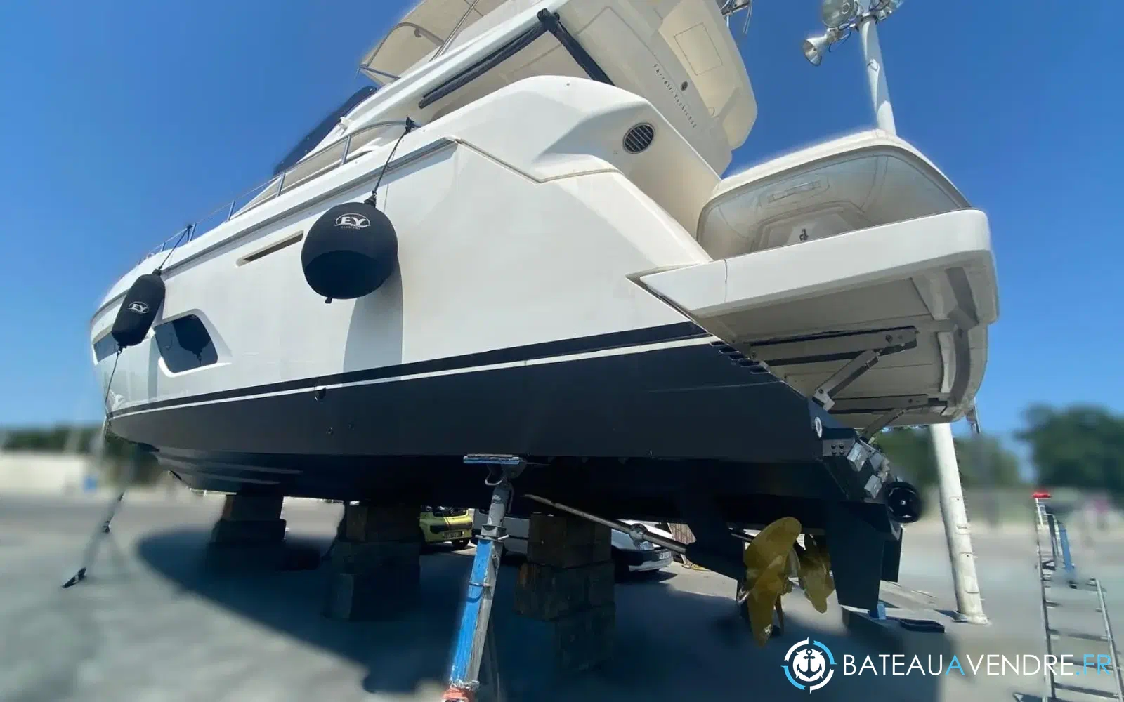 slider 15 Ferretti 550