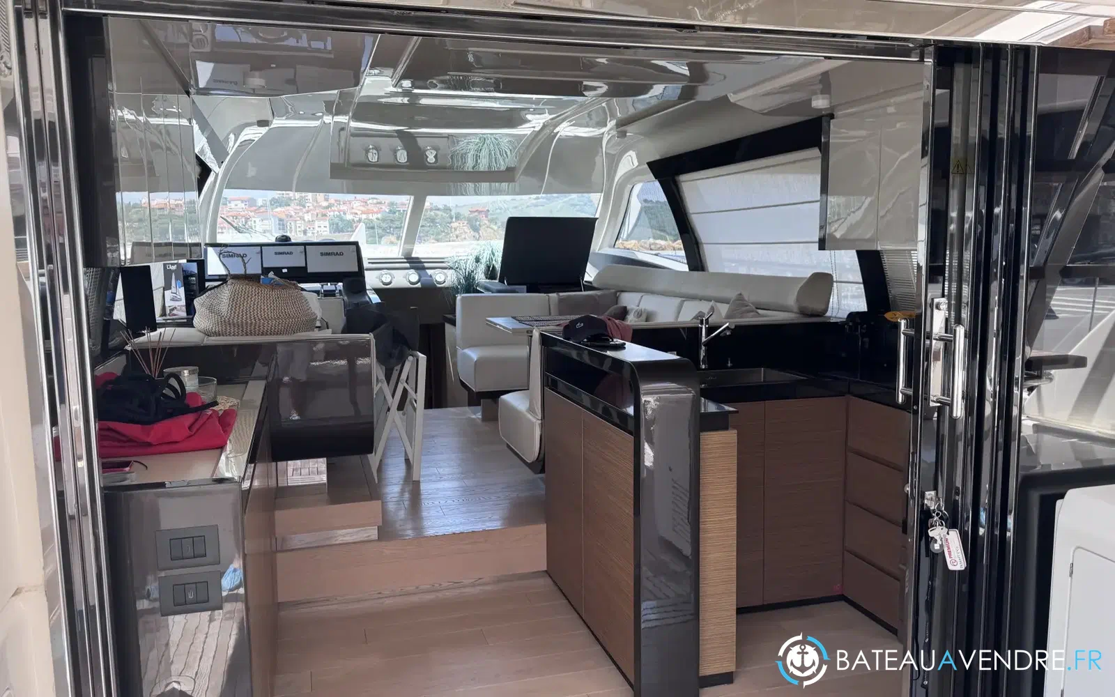 slider 3 Ferretti 550
