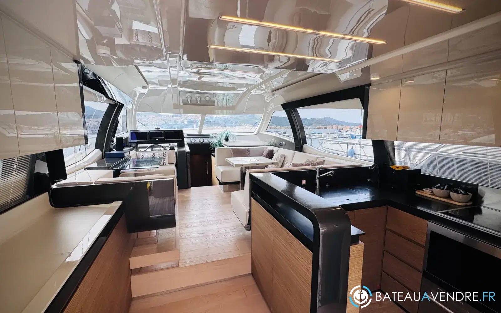 slider 4 Ferretti 550